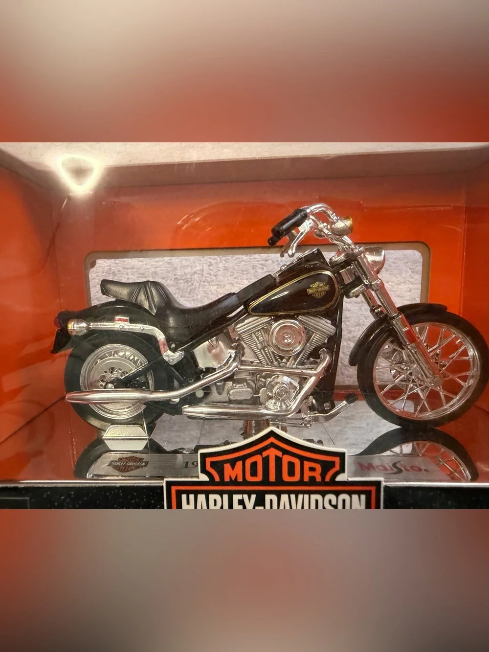 NWT Harley-Davidson 1984 FXST Softail Die-Cast Motorcycle 1:18 Model Collector